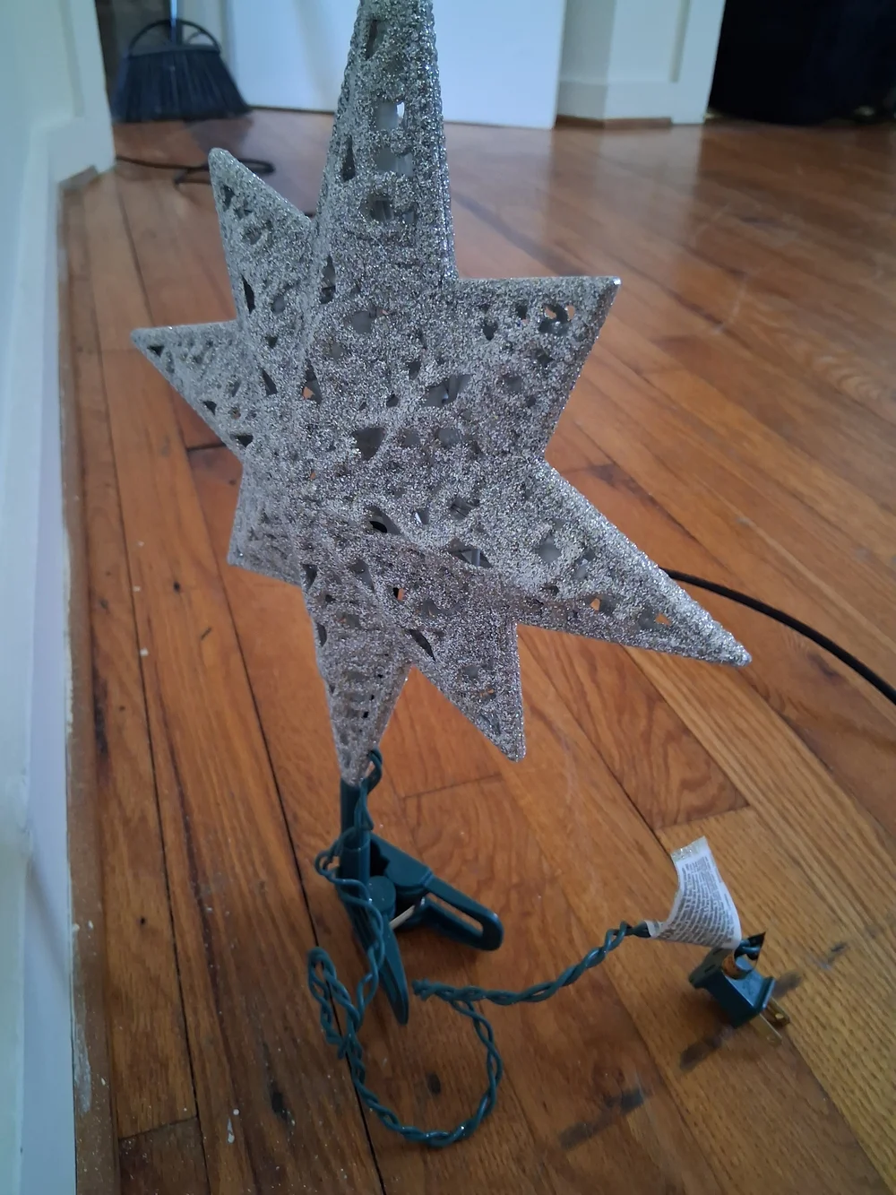 Glittering Silver Star Clip-On Holiday Light